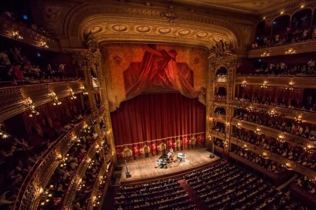 Donde cenar despues del teatro en calle corrientes Teatro Colón
